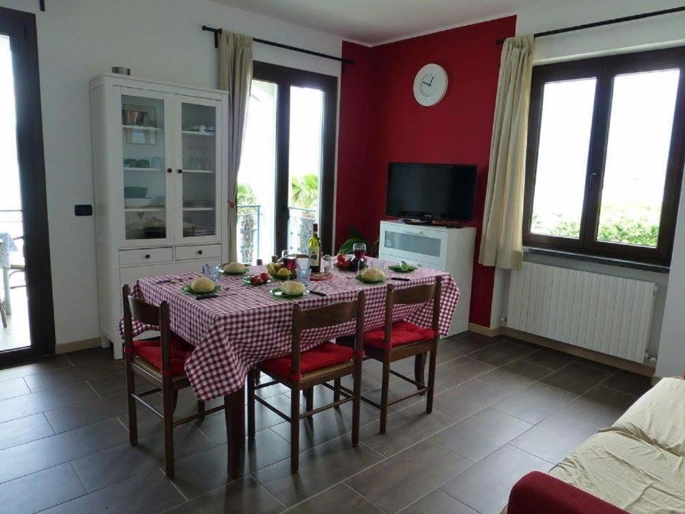 Residence Leggeri Apartments Domaso Bagian luar foto