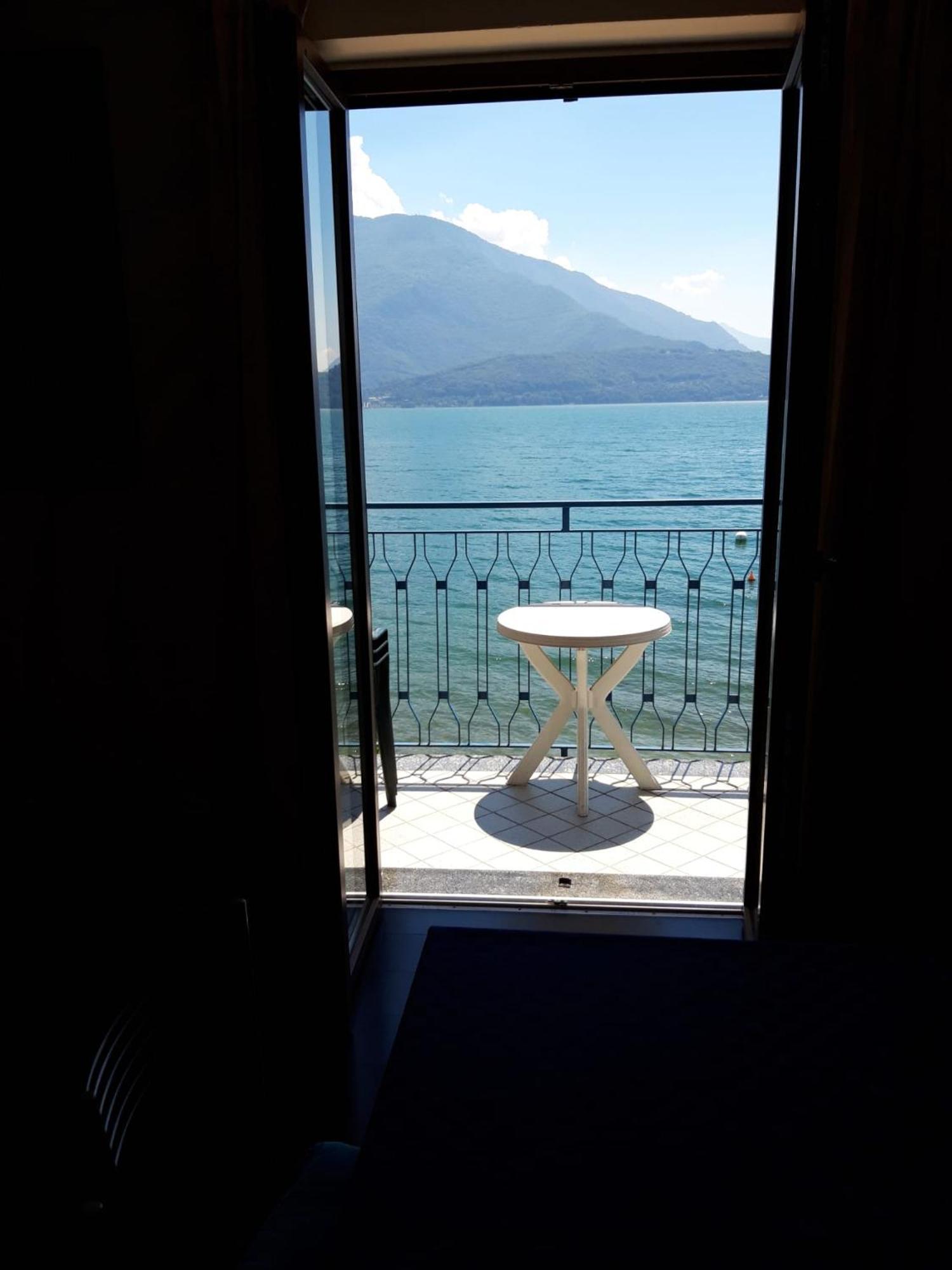 Residence Leggeri Apartments Domaso Bagian luar foto