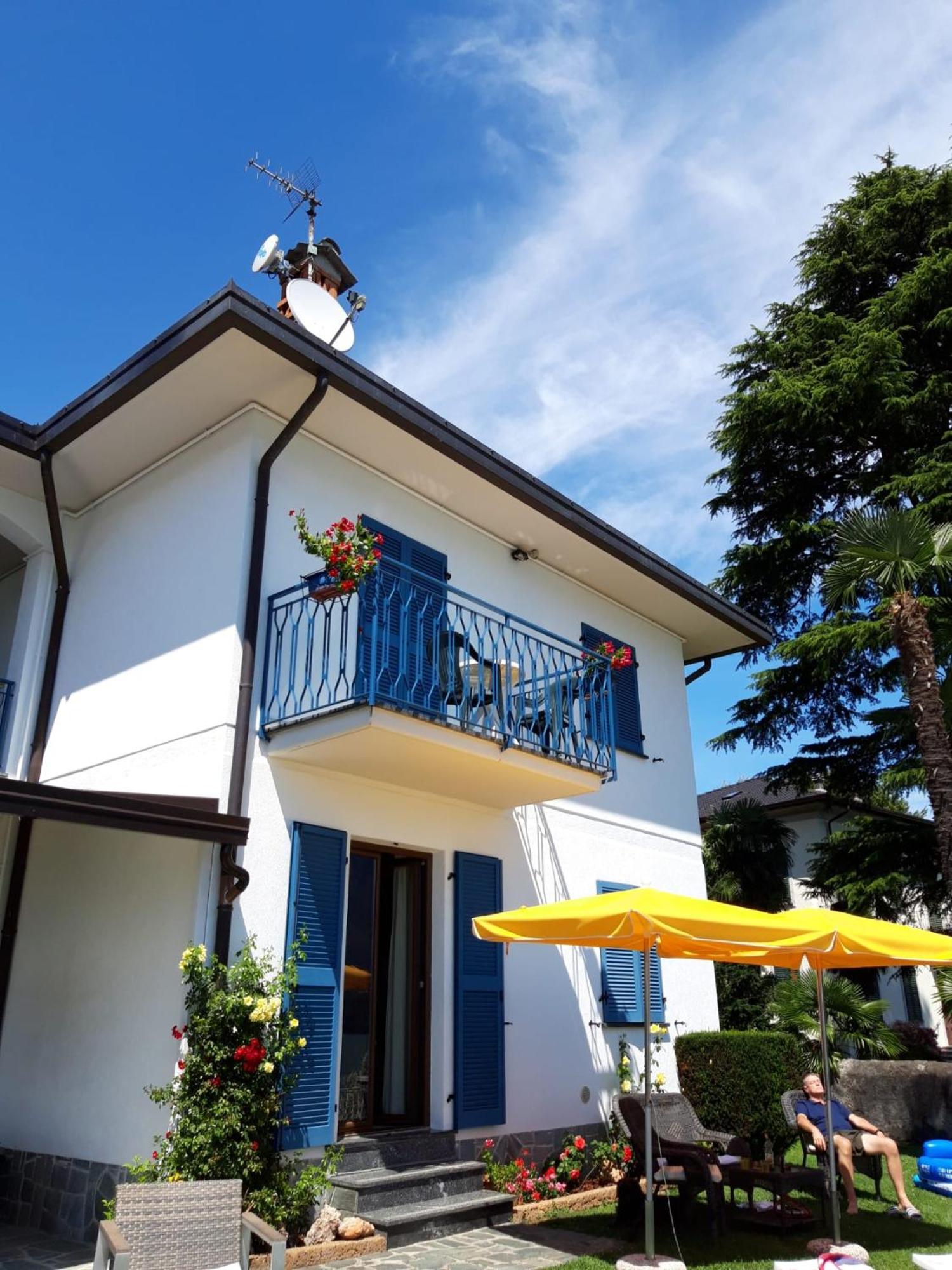 Residence Leggeri Apartments Domaso Bagian luar foto