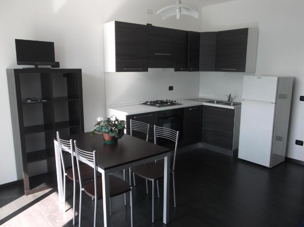 Residence Leggeri Apartments Domaso Bagian luar foto