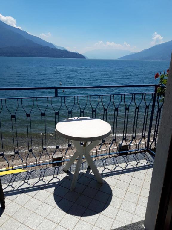 Residence Leggeri Apartments Domaso Bagian luar foto