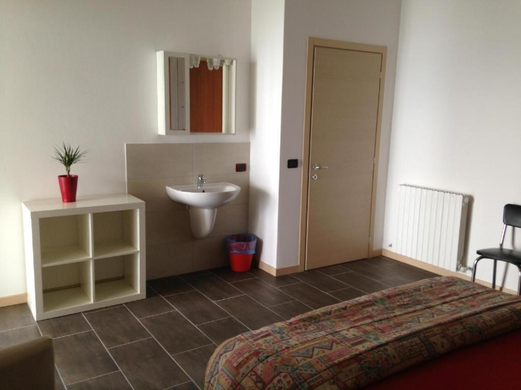 Residence Leggeri Apartments Domaso Bagian luar foto